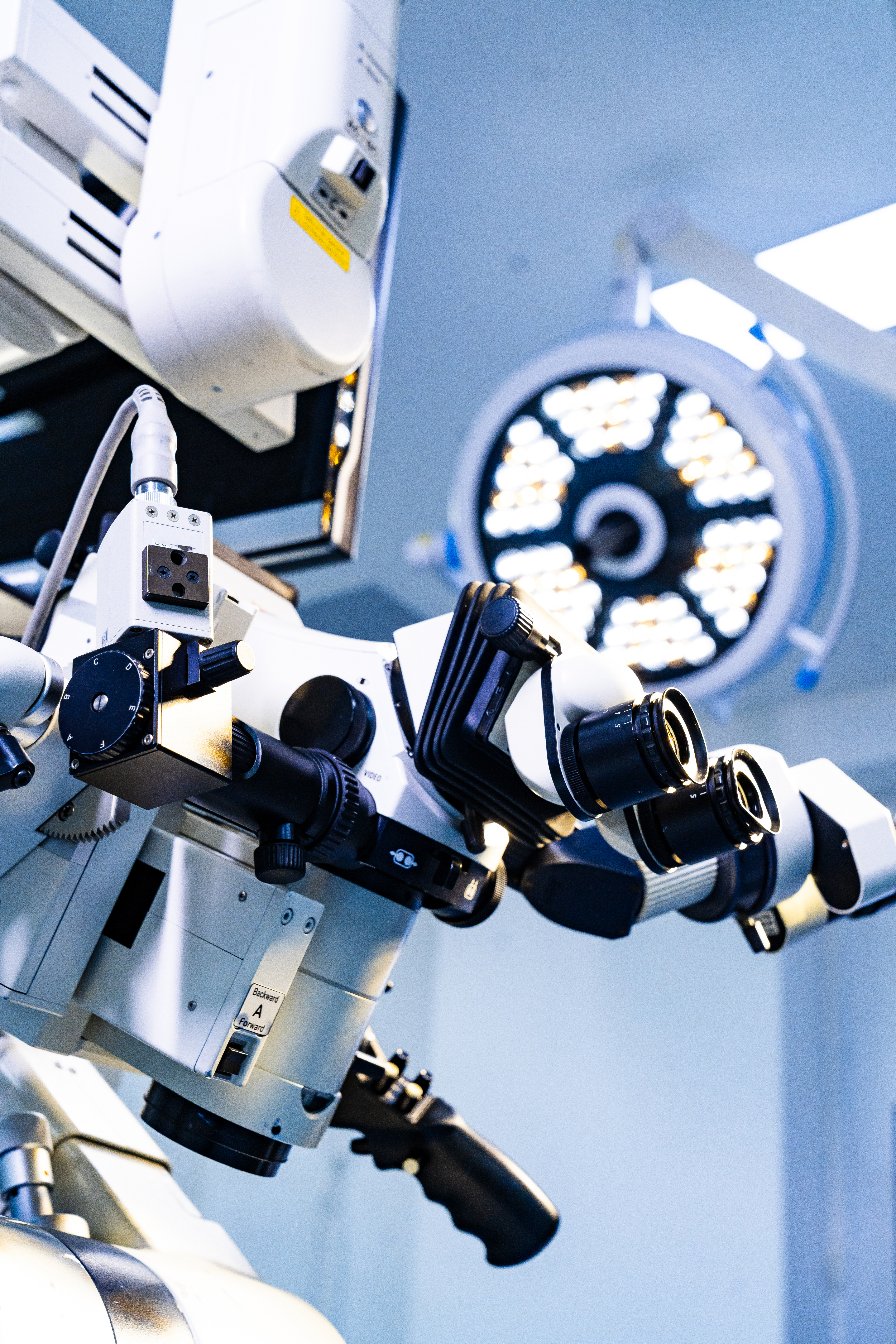 Microscópio cirúrgico de alta precisão